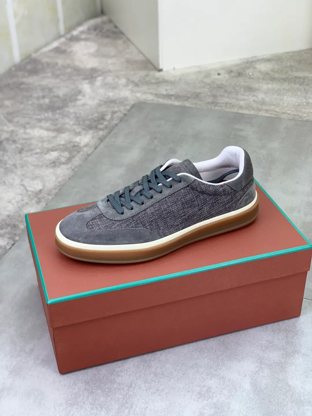Men's Men's Shoes 💰P560 New Style 💰 The latest casual shoes Loro Piana 💯 Top grade 💯 Buy the original copy 💯 Founded the existing Loro Piana company on April 24, 1924. It is now the sixth generation of family business, providing the best quality products to customers who are discerning about taste and quality. Imported original fly woven fabrics with cowhide fabrics, plain calfskin lining, hand-stitched threads with cowhide feet, original packaging, high-end outsole, size: 38-45 (custom-made for 46), 7️⃣ colors available